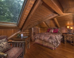 Toàn bộ căn nhà/căn hộ Luxury Log Cabin With Custom Cliff Side Hot Tub, Views Of Branson Skyline (Hollister, Hoa Kỳ)