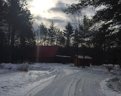 Casa/apartamento entero Red Roof Cabin - Rustic Log Cabin In The Woods! (Black River Falls, EE. UU.)