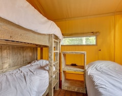 Hotel Luxurious Tents With Private Sanitary Facilities And Kitchen, In A Holiday Park (Uden, Holland)