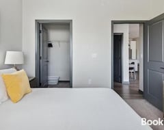 Koko talo/asunto Landing Modern Apartment With Amazing Amenities (id8800x61) (Valley, Amerikan Yhdysvallat)