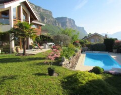 Toàn bộ căn nhà/căn hộ Villa With Pool In The Heart Of The Alps (Bernin, Pháp)