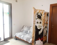 Toàn bộ căn nhà/căn hộ Two-room Apartment Sleeping 4, 5 Minutes From The Beaches (Badia Pavese, Ý)