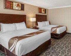 Hotel Quality Inn & Conference Centre (Midland, Canada)