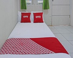 Khách sạn Oyo Life 92684 Kost Mutiara Nirwana (Karawang, Indonesia)