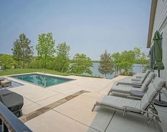 Hele huset/lejligheden Lake Country Waterfront Home - 30 Minutes From Dnc (Oconomowoc, USA)