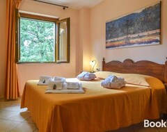 Hotel Anticheterme / Trilocale Ii (Sorano, Italy)