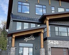 Cijela kuća/apartman Ski In/out 5 Bedroom With Shared Swim Pool!on Hill (Alberta, Kanada)