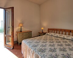 Hotel Villa In Rufina With 8 Bedrooms Sleeps 16 (Rufina, Italien)