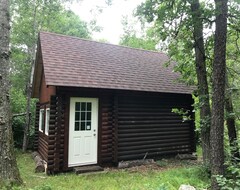 Entire House / Apartment TimberView Cabin. Primitive Tiny Log Cabin. Camping with a roof over your head. (Park Rapids, USA)