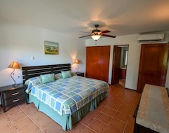 Entire House / Apartment Hermosa Casa Con Amplio Patio (Penonomé, Panama)