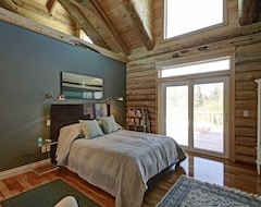 Toàn bộ căn nhà/căn hộ Magnificent Log Home Steps From The Rogue River. Sleeps 10 In 5 Bedrooms. (Shady Cove, Hoa Kỳ)