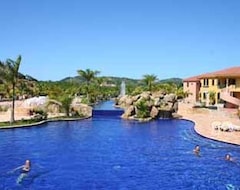 Khách sạn Parrot Tree Beach Resort (Roatán, Honduras)