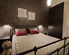 Koko talo/asunto 2 Bedrooms, 1 Living Room With Kitchen, Shower/wc, Terraces, Garden, Parking (Orosei, Italia)