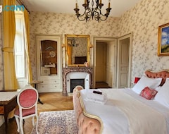 Bed & Breakfast Chateau De Montpatey (Couches, Pháp)