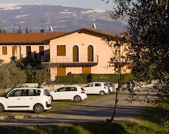 Toàn bộ căn nhà/căn hộ Casa Degli Ulivi-for A Relaxing Holiday By The Lake. (Romano di Lombardia, Ý)