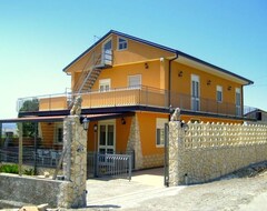Toàn bộ căn nhà/căn hộ Pleasant Holiday Home With Balcony, Veranda, Barbecue (Lentini, Ý)