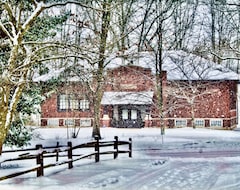 Toàn bộ căn nhà/căn hộ Hills School - Historic Comfort In Sw Mi Wine Country (Buchanan, Hoa Kỳ)