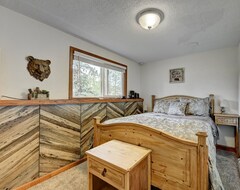 Cijela kuća/apartman Scenic 4-bedroom Cabin W/ Fireplace On 2.5 Acres (Victor, Sjedinjene Američke Države)