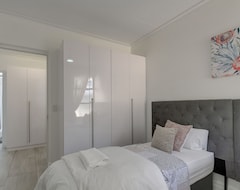 Hotel Uniquestay Paardevlei Square Apartment (Somerset West, South Africa)