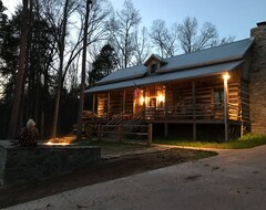 Hele huset/lejligheden Vintage 1850'S Log House For Rent With 163 Wooded Acres Two Miles Private Trls. (McEwen, USA)