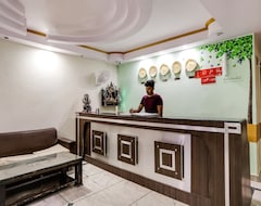 Oyo 43687 Golden Deluxe Hotel (Delhi, India)
