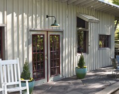 Toàn bộ căn nhà/căn hộ Rustic Retreat With Soothing Sauna (Candler, Hoa Kỳ)