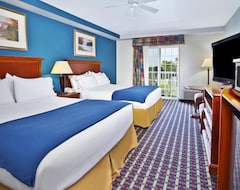 Holiday Inn Express Hotel & Suites Petoskey, an IHG Hotel (Petoskey, USA)
