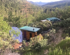 Casa/apartamento entero Off-grid Tiny Home On 6 Secluded Acres W/ Outdoor Soaking Tubs And Sauna! (Rogue River, EE. UU.)