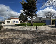 Toàn bộ căn nhà/căn hộ Gîtes Du Fanal - 2 Maisons De Campagne Pouvant Accueillir Jusquà14 Personnes (Authon-Ébéon, Pháp)