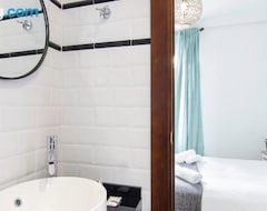 Koko talo/asunto 1 Bedroom 1 Bathroom Furnished - Chueca - Bright In Downtown Area - Mintystay (Madrid, Espanja)