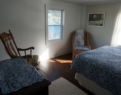 Entire House / Apartment Oceanside Solitude On The Eastport Peninsula, Nl (Salvage, Canada)