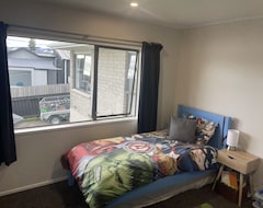 Entire House / Apartment Lake Front Family Holiday House. (Mangakino, New Zealand)