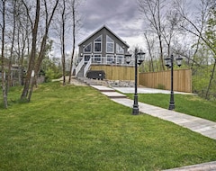 Entire House / Apartment New! Lakeside 6br Vanscoy Cottage W/ Dock! (Vanscoy, Canada)