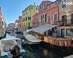 Koko talo/asunto Castello Canal View (Venetsia, Italia)