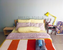 Tüm Ev/Apart Daire Breezy Studio (Seri Kembangan, Malezya)