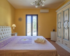 Cijela kuća/apartman Villa Di Lusso Con Jacuzzi Esterna Da 12/16 Posti Letto. (Taviano, Italija)