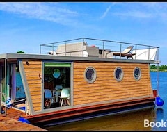 Koko talo/asunto Houseboat Toro - Plywajacy Dom Na Wodzie (Olawa, Puola)