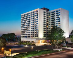 Hotelli 2 Connecting Suites With 3 Beds And 1 Sofabed At A 4 Star Hotel By Suiteness (Burlingame, Amerikan Yhdysvallat)