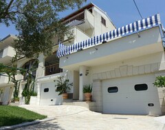 Hele huset/lejligheden Family-friendly 6 Bed Apartment (Okrug Gornji, Kroatien)