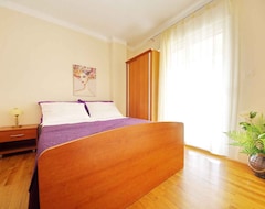 Otel Holiday Apartment With Air Conditioning And Dishwasher (Vrsi, Hırvatistan)