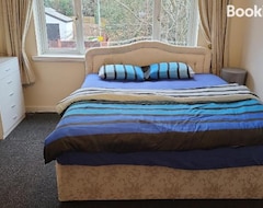 Tüm Ev/Apart Daire Masters bedroom in a 3 bedroom house (Wolverhampton, Birleşik Krallık)