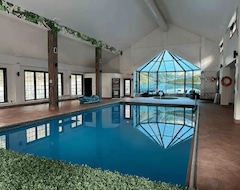 Cijela kuća/apartman Luxurious 10 Bedroom Villa W/ Indoor Pool & Hot Tub In Stouffville (Stouffville, Kanada)