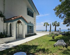 Tüm Ev/Apart Daire Bay-front Dream Mansion And Large Guest House (Freeport, ABD)