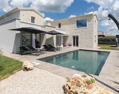 Toàn bộ căn nhà/căn hộ Cozy Villa Lavanda With A Pool (Lovas, Croatia)