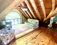 Entire House / Apartment A Great Place To Make Wonderful Family Memories In Beautiful Lake Front Home. (Bancroft, Canada)