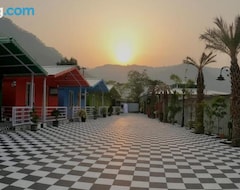 Lomakeskus MR River Resort (Devprayag, Intia)