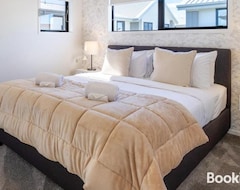 Entire House / Apartment Beachside Bliss: 1 Bed 1 Bath (Christchurch, New Zealand)