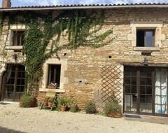 Tüm Ev/Apart Daire Two Gites Located Side By Side In A Medieval Village With Private Heated Pool. (Bazoges-en-Pareds, Fransa)