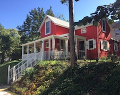 Toàn bộ căn nhà/căn hộ This Fall! Enjoy Our Quaint Historic Camp Meeting Cottage - 1 Block From The Riv (Island Heights, Hoa Kỳ)