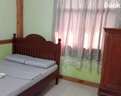 Nhà trọ Regular Room In Casa De Piedra Pension House (Bato, Philippines)